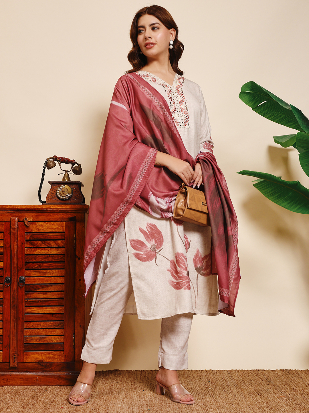 Elegant Beige Floral Printed Cotton Kurta Set with Dupatta | Ethnic Women’s 3-Piece Suit for Festive & Office Wear – Sthulas