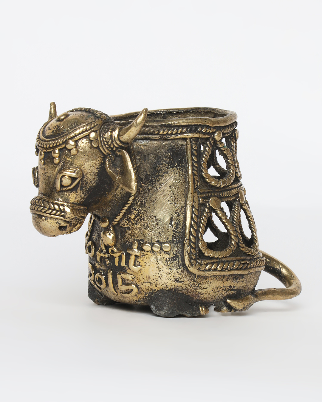 Sthula's Handcrafted Dokra Metal Cow Pen Holder